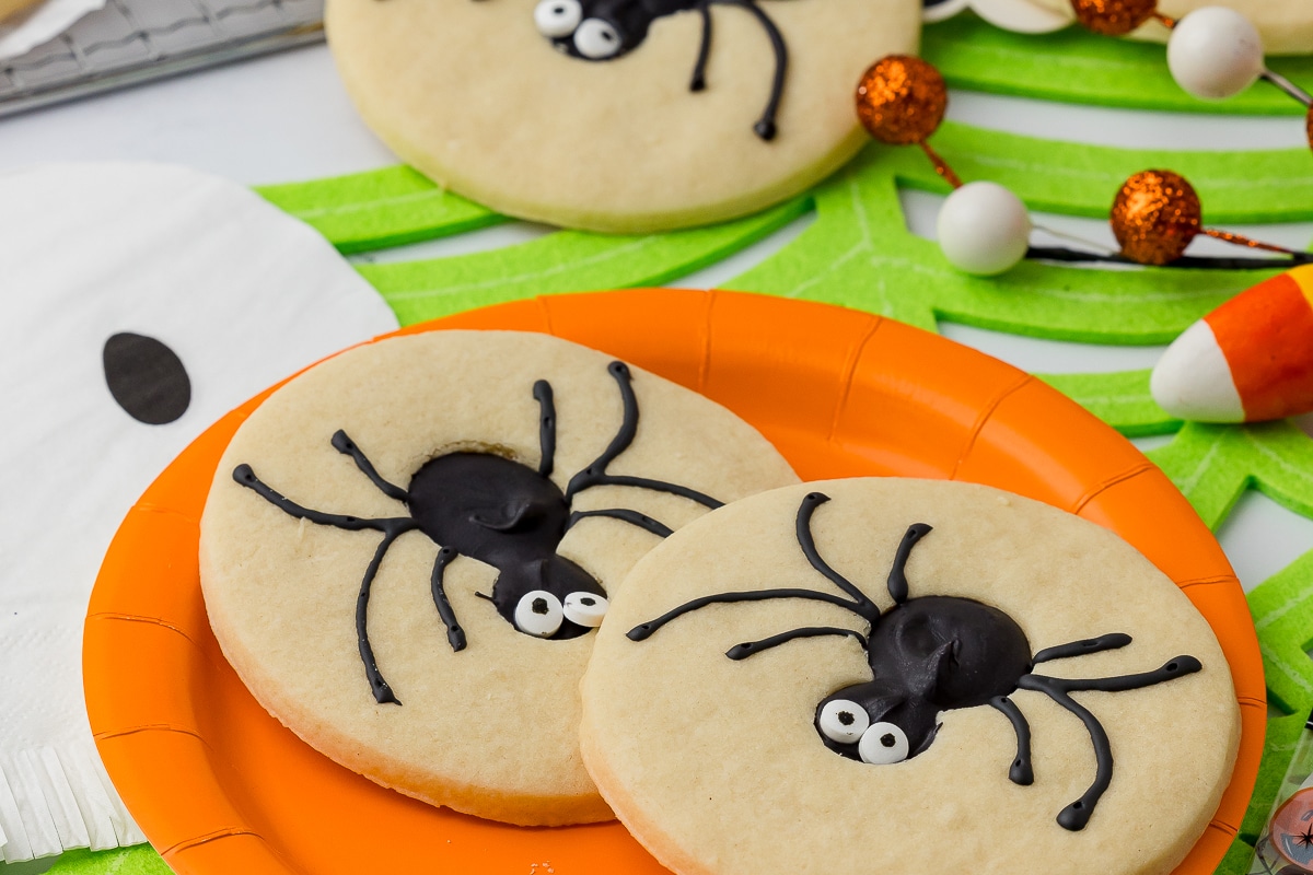 closeup of spider sugar cookies