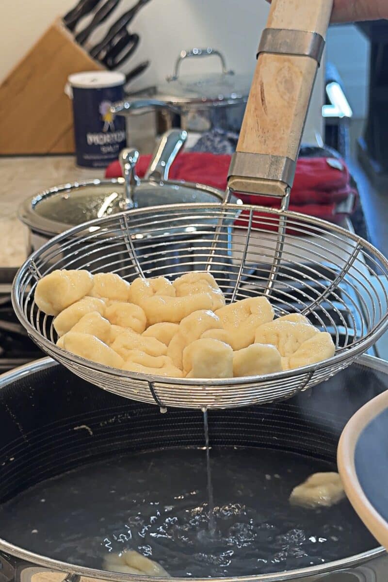 draining gnocchis in a strainer