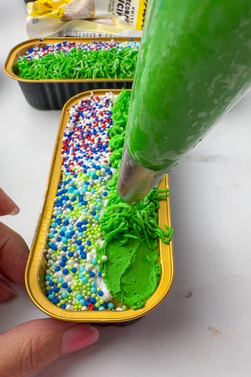making grass with frosting